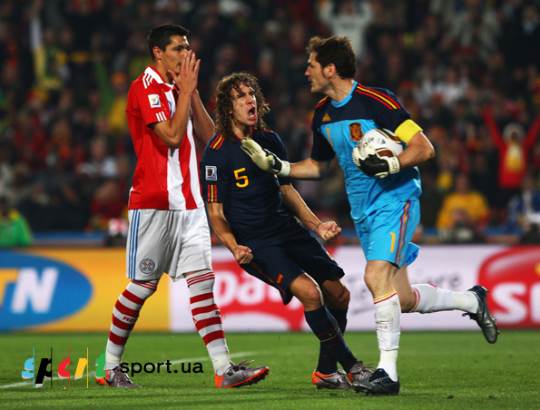 Икер Касильяс только что взял пенальти от Оскара Кардосо