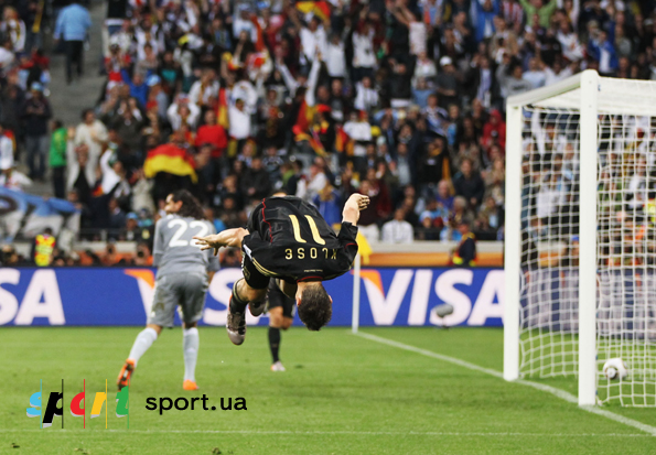 Мирослав Клозе только что забил четвёртый гол