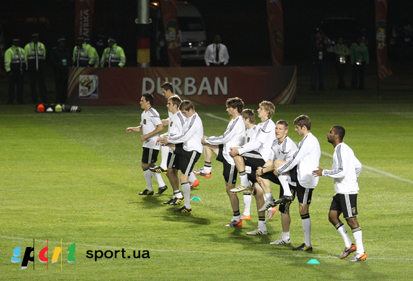 сборная Германии на тренировке