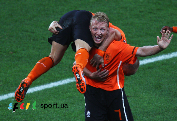 Дирк Кёйт несет Уэсли Снейдера к победе