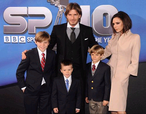 Семья Бэкхемов в нынешнем составе: Дэвид с Викторией и сыновья (слева направо) Бруклин, Круз, Ромео.