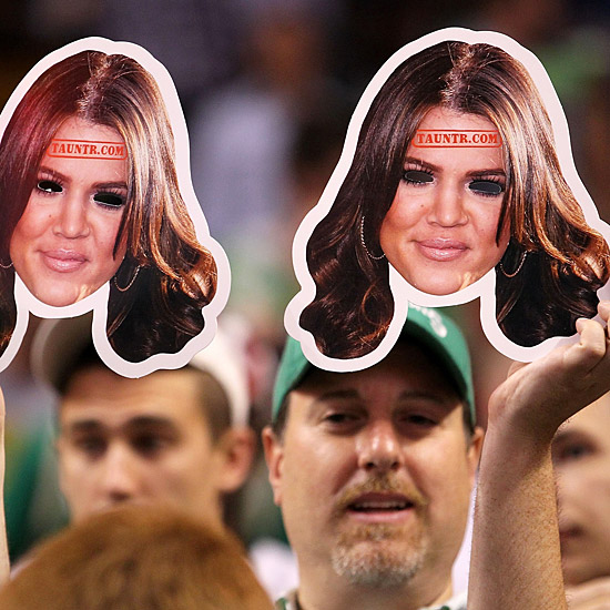 Фаны подымают фото Хлои Кардашян, желая "достать" Ламара Одома