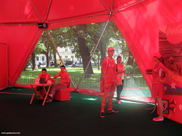 У Львові встановили гігантський екран для перегляду матчів Чемпіонату світу з футболу