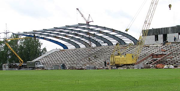 А стадионы строятся...