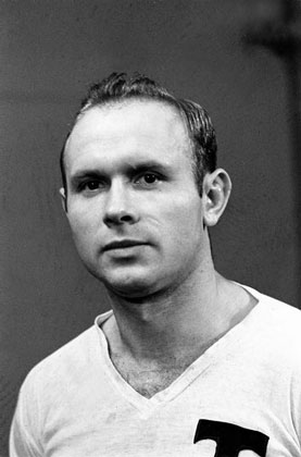 А когда-то за Торпедо играл легендарный Стрельцов