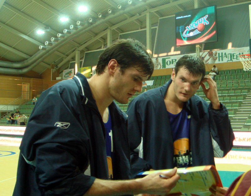 Братья Лавриновичи - найдите 10 отличий