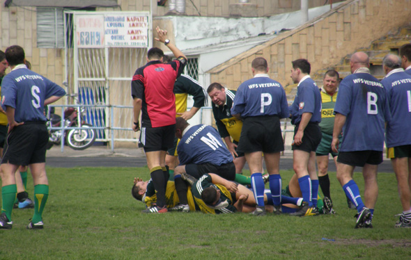 Арбитру тоже непросто