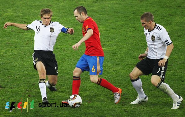 Андрес Иньеста против Филиппа Лама и Бастиана Швайнштайгера