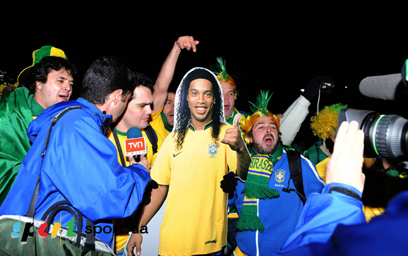Бразильские фаны помнят Роналдиньо