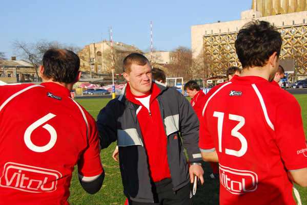 Наставник одесситов благодарит своих подопечных за игру
