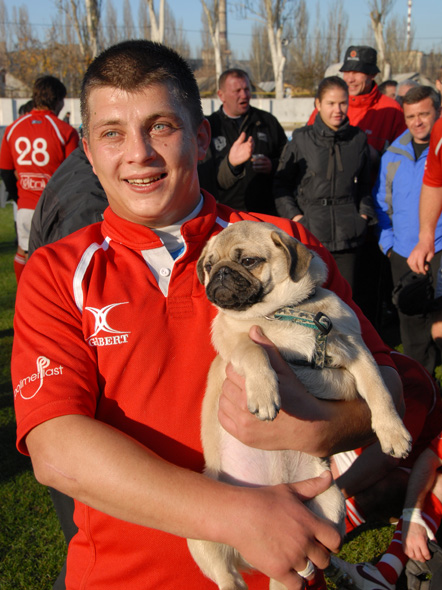 Счастливы все - и Делиергиев, и его мопс Сэм, ставший талисманом команды