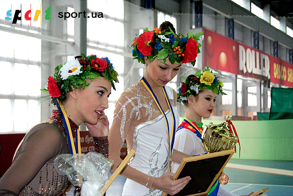 «Абсолютный» пьедестал (слева направо – Анна Ризатдинова, Виктория Мазур, Алина Максименко)