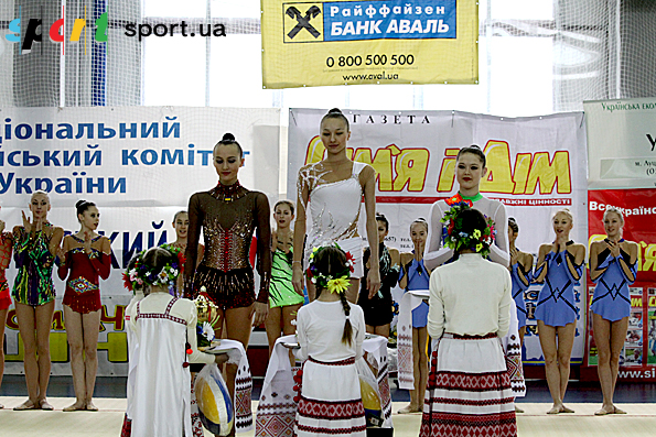 «Абсолютный» пьедестал (слева направо – Анна Ризатдинова, Виктория Мазур, Алина Максименко)
