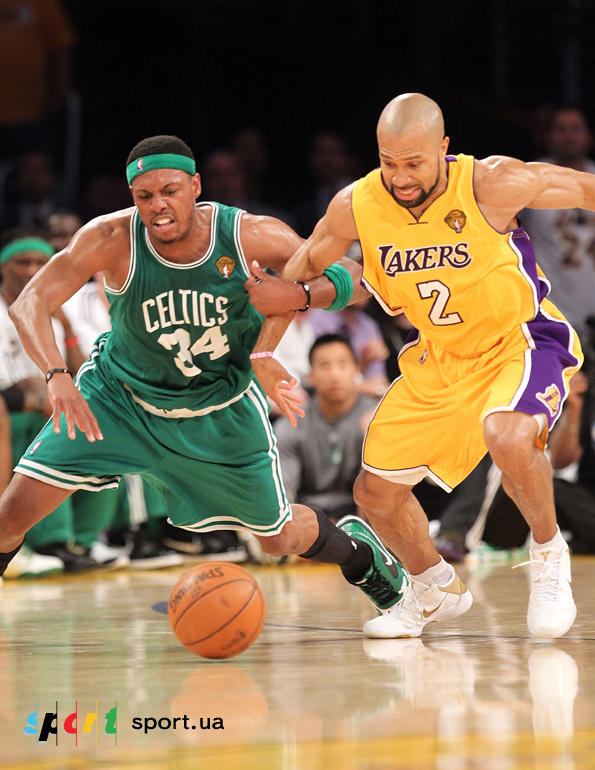 Пол Пирс (№34) и Дерек Фишер (№2)