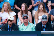 syn-legendy-tennisa-proigral-eks-16-y-raketke-v-otbore-aus-open-hyuitt-07012025-foto-2