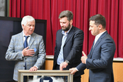 Зеленский вручил награды ветеранам Динамо фото 2 zelenskiy-vruchil-nagrady-veteranam-dinamo-foto-2