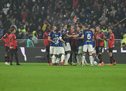 foto-udar-v-litso-stychka-tri-udaleniya-draka-v-chempionskom-matche-intera-foto-4