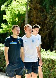 sbornaya-progulyalas-pered-matchem-s-maltoy-foto-1