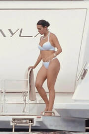 ФОТО. Схватил за ягодицу. Как Роналду с Джорджиной в бикини отдыхал на яхте фото 1 foto-shvatil-za-yagoditsu-kak-ronaldu-s-dzhordzhinoy-v-bikini-otdyhal-na-yahte-foto-1