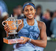 koroleva-parizha-i-slezy-besflazhnoy-nagrazhdenie-gauff-na-rolan-garros-foto-4