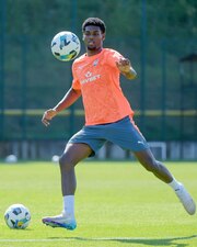 pered-veresom-lukas-ferreyra-provel-pervuyu-trenirovku-v-shahtere-foto-2