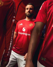 ФОТО. Манчестер Юнайтед представил форму на сезон 2024/25 фото 2 foto-manchester-yunayted-predstavil-formu-na-sezon-202425-foto-2