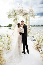 Полузащитник Шахтера Бондаренко сыграл свадьбу фото 2 poluzashchitnik-shahtera-bondarenko-sygral-svadbu-foto-2