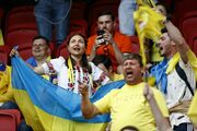 Украинские фанаты в Амстердаме фото 1 ukrainskie-fanaty-v-amsterdame-foto-1
