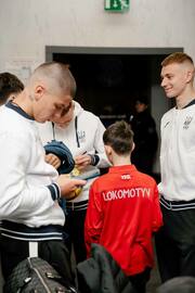 foto-ne-promazh-11-metroviy-v-tualete-sbornaya-ukrainy-vyehala-na-sbory-foto-4