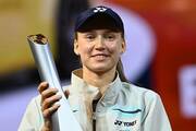 rybakina-muhova-nagrazhdenie-posle-finala-wta-500-v-shtutgarte-2026-foto-2