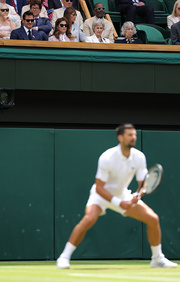 Федерер вместе с женой пришел посмотреть матч Джоковича на Уимблдоне фото 4 federer-vmeste-s-zhenoy-prishel-posmotret-match-dzhokovicha-na-uimbldone-foto-4