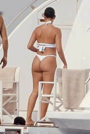 ФОТО. Схватил за ягодицу. Как Роналду с Джорджиной в бикини отдыхал на яхте фото 2 foto-shvatil-za-yagoditsu-kak-ronaldu-s-dzhordzhinoy-v-bikini-otdyhal-na-yahte-foto-2