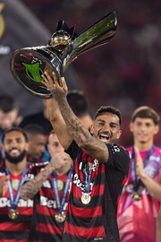 fotogalereya-prazdnovaniya-flamengo-s-trofeem-chempionata-brazilii-foto-1