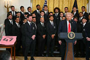 Месси встретился с Трампом. Президент США помолился в Белом доме фото 3 messi-vstretilsya-s-trampom-prezident-ssha-pomolilsya-v-belom-dome-foto-3