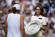 Награждение после финала: Свентек получила первый трофей Уимблдона фото 4 nagrazhdenie-posle-finala-sventek-poluchila-perviy-trofey-uimbldona-foto-4