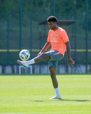 pered-veresom-lukas-ferreyra-provel-pervuyu-trenirovku-v-shahtere-foto-4