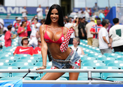 pyshnogrudaya-knoll-prishla-na-polufinal-chm-v-bikini-s-nomerom-holanda-foto-4