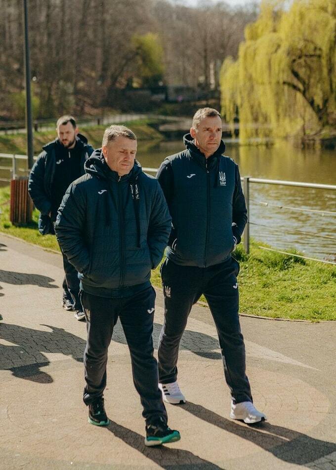 Гравці збірної України прогулялися з Шевченком і Ребровим Вроцлавом gravtsi-zbirnoi-ukraini-progulyalisya-z-shevchenkom-i-rebrovim-vrotslavom