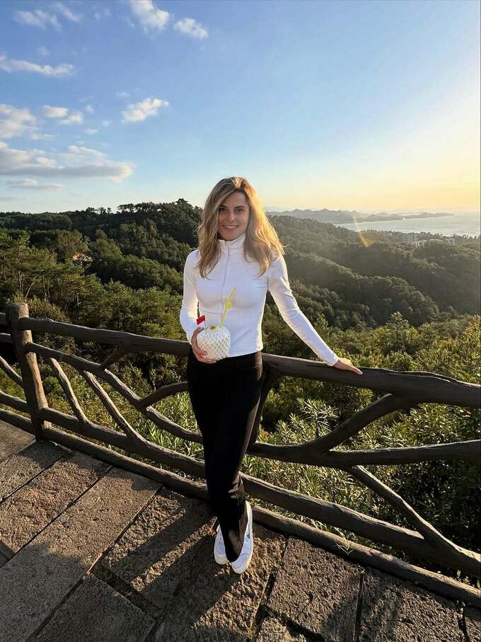 Marchenko and Zavatskaya walked around Qiandaokh marchenko-i-zavatskaya-progulyalis-potsyandaohu