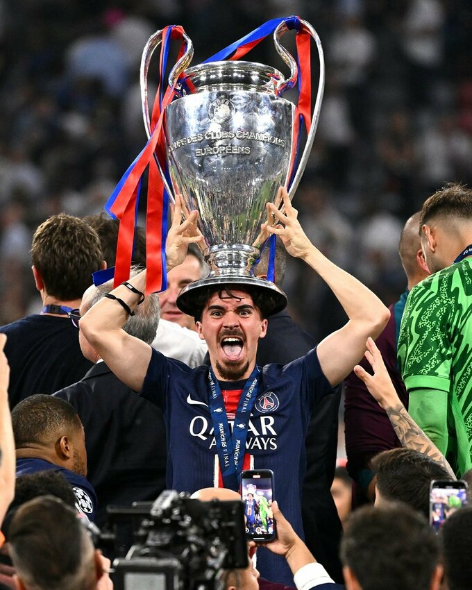 Трофей Ліги чемпіонів PSG