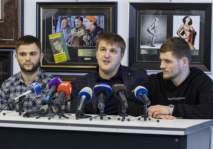 Денис Беринчик против Василия Ломаченко... Проведение такого поединка реально? Читайте в публикации: https://arhan.club/denis-berinchik-protiv-vasiliia-lomachenko.html Денис Беринчик против Василия Ломаченко. Реально?