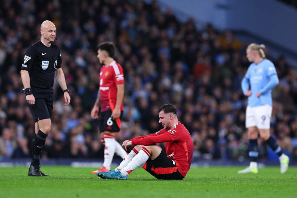 i-snova-on-igrok-man-yunayted-poluchil-travmu-v-matche-protiv-man-siti-maunt