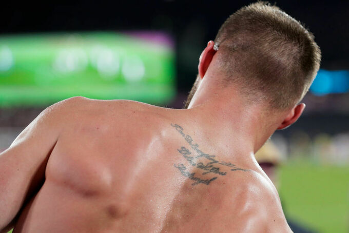 Ярмоленко и болельщики после победы над Севильей yarmolenko-i-bolelshchiki-posle-pobedy-nad-sevilyey