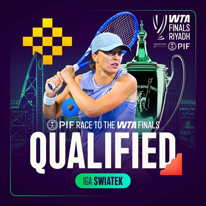 Iga Swontek on court