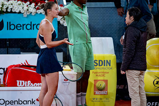 And this is the first racket. Dainted Brush Sobolenko in the match with Kostyuk i -to-pervaya-racka-pozornoe-povedenie-sobolenko-v-matche-s-kostyuk