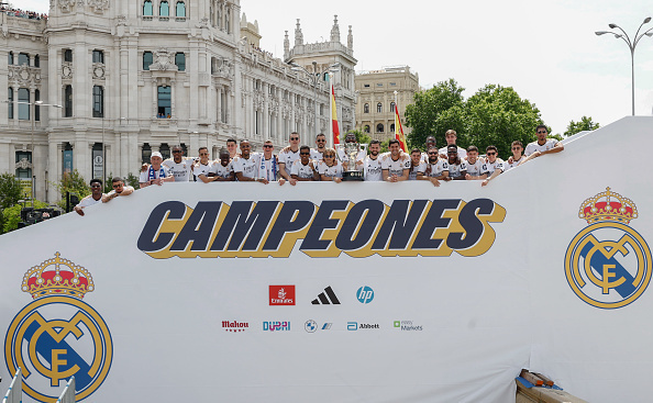 foto-kak-ya-mogu-tebya-ne-lyubit-lunin-prazdnuet-chempionstvo-v-ispanii