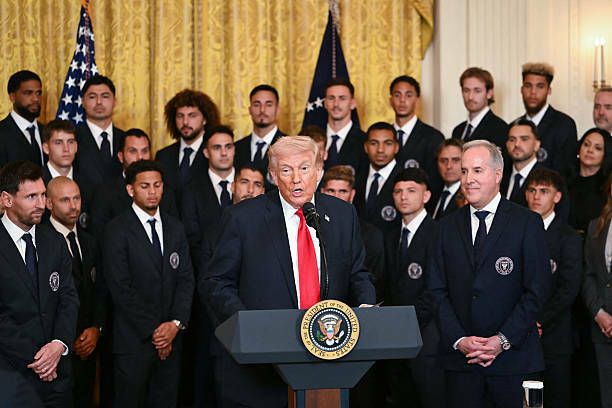 Месси встретился с Трампом. Президент США помолился в Белом доме messi-vstretilsya-s-trampom-prezident-ssha-pomolilsya-v-belom-dome