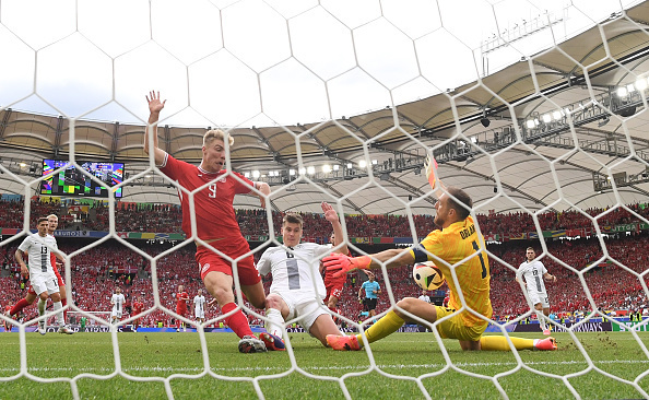 foto-na-evro-2024-zafiksirovali-pervuyu-nichyu-kak-igrali-sloveniya-i-daniya