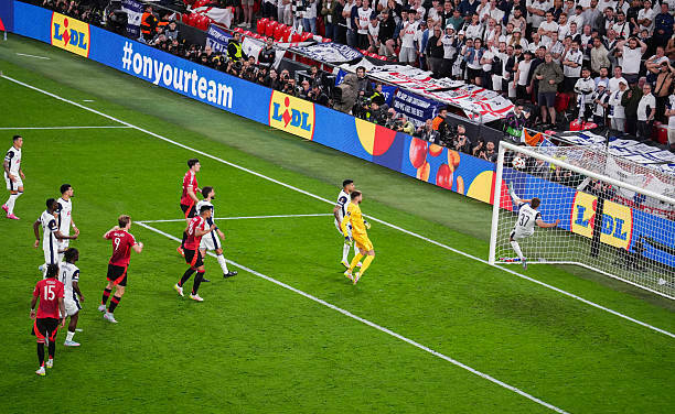 Say. As toottenchema's games drive the ball with the rope gate in the Finale Le Seyv-Goda-Kak-Iigrok-Tottenhema-Vynes-MYACH-S-LINII-VOROT-V-FINALE-LE