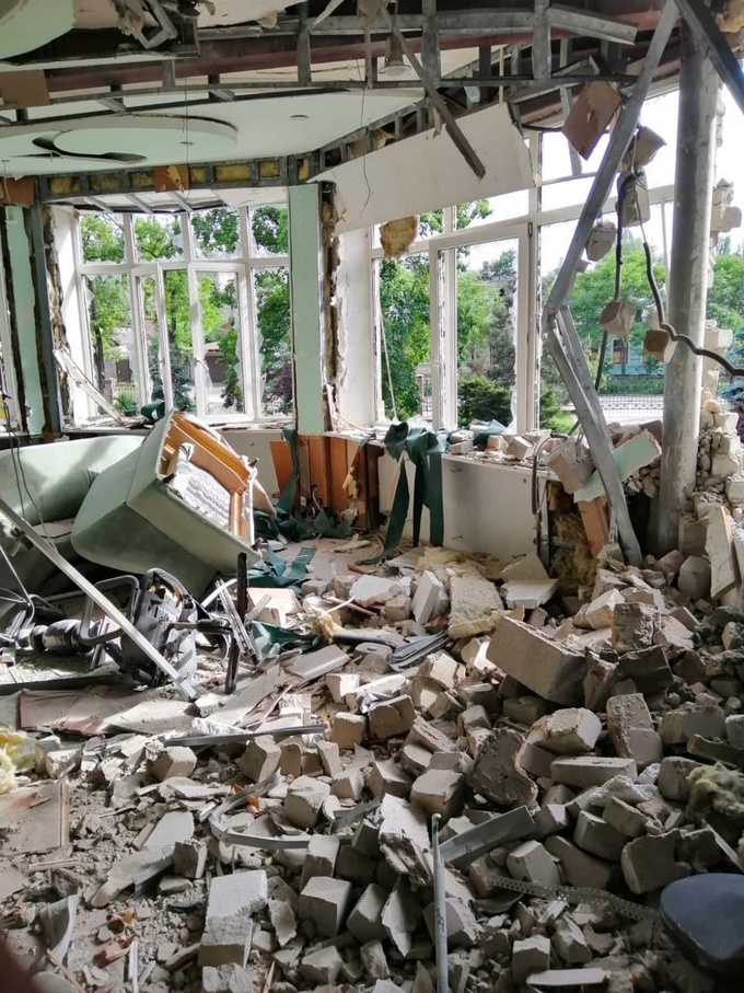 sanin-opublikoval-foto-iz-razbitogo-ofisa-fk-mariupol